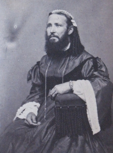 cross-dressed-bearded-man-civil-war